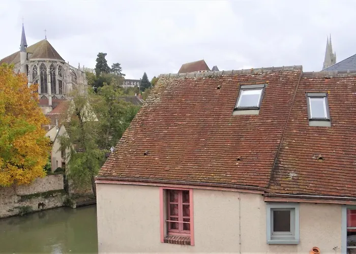 Au Fil De L\'Eure, Quartier Authentique Et Plein De Charme